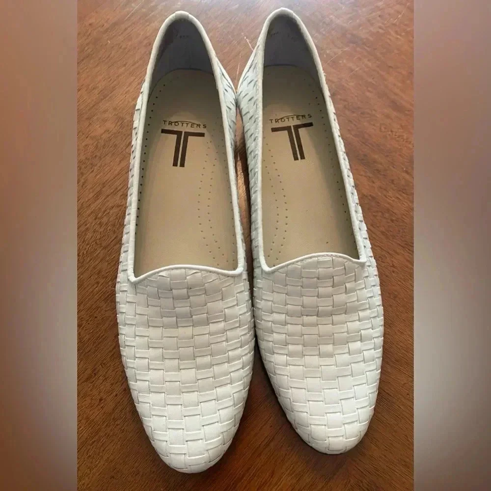 Trotters Liz Woven Minimalist White Luxurious Leather Career Loafer Womens 9 EUC